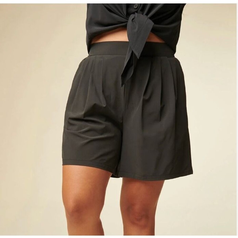 Travel Pocket Flow Short